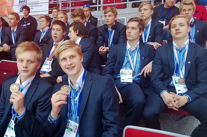 Pikkuleijonat tyylikkäinä mitaleineen - Lisää kuvia Sotshista