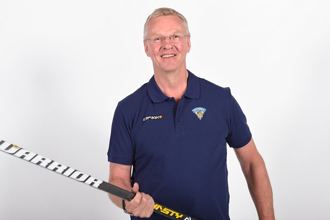 Kari Jalonen hypännyt kirjaimellisesti kentälle - "Ohjenuora mistä haluan pitää kiinni"
