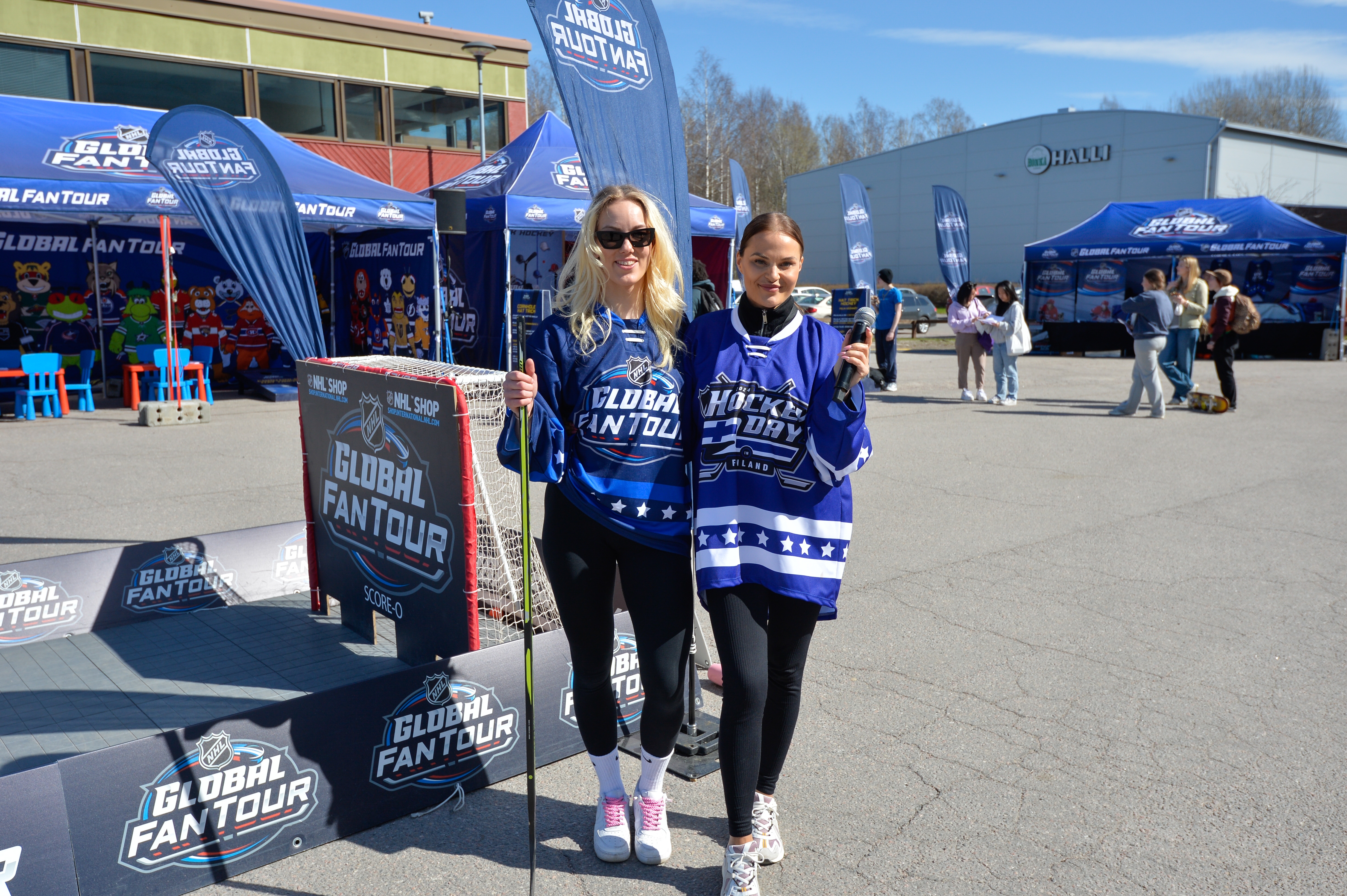 NHL Global Fan Tour viihdyttää yleisöä Metro Areenan edustalla