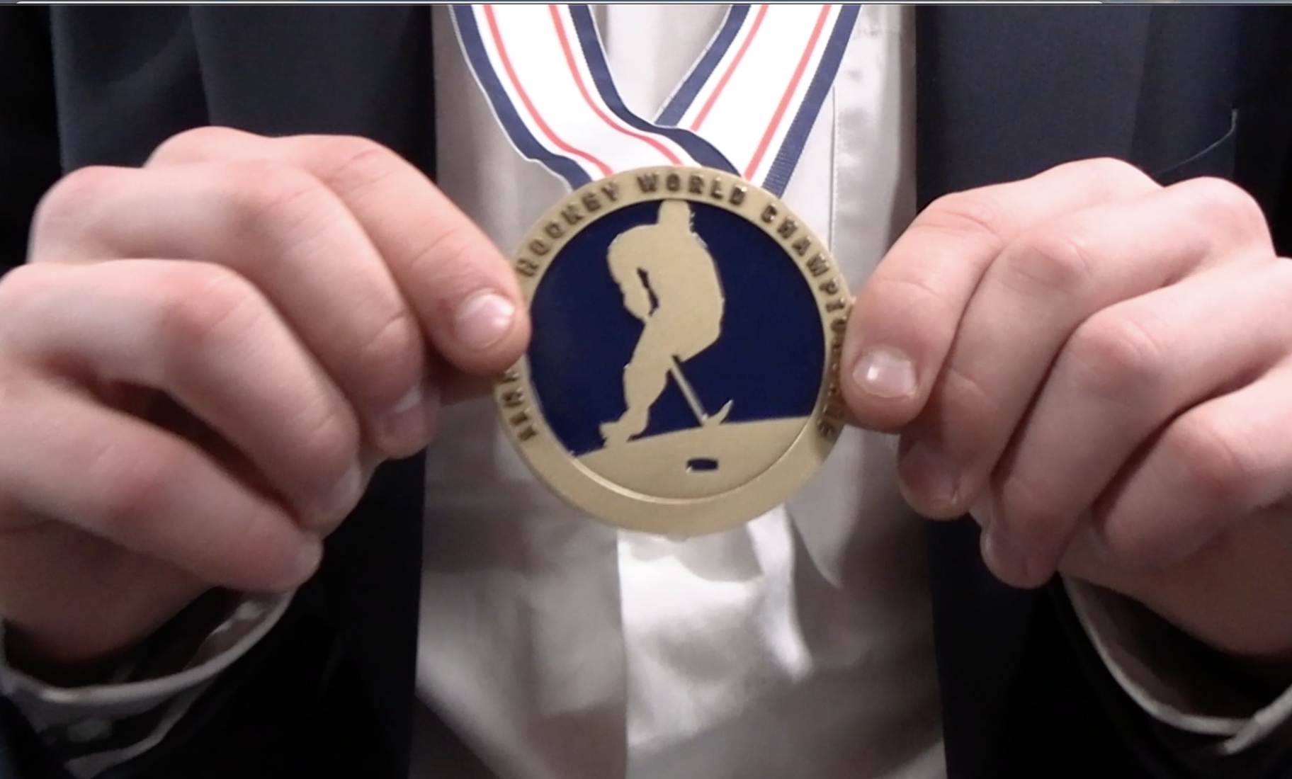 Pikkuleijonat saapui kotiin - Katso video lentokentältä!