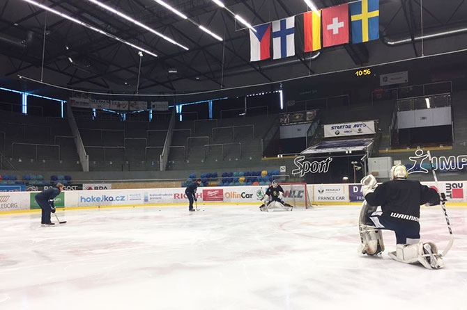 Nuoret Leijonat voittoon Saksasta vahvalla hyökkäyspelillä - "Pelasimme yhdessä laadukasta jääkiekkoa"