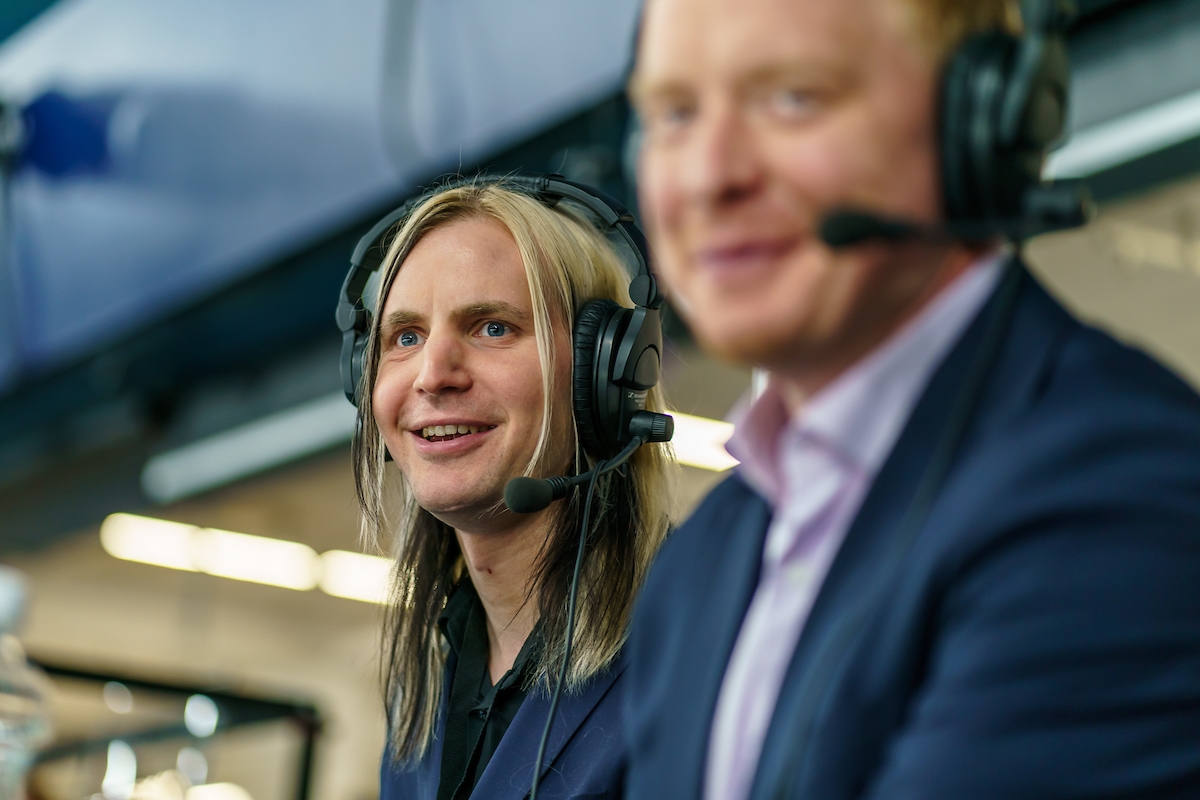 Selostaja Juhavaltteri Salminen: ”Mitä tiukempi peli, sitä hauskempaa selostuskopissa on!”