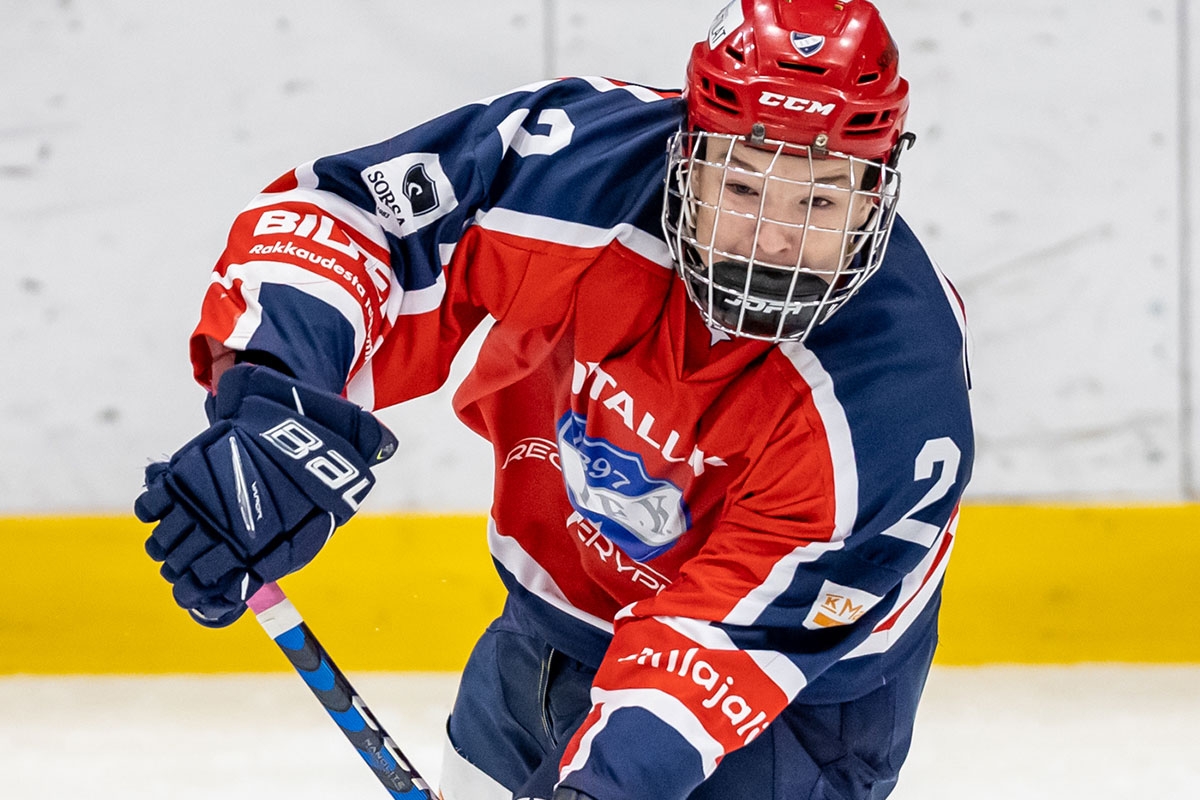 U16 SM: Välierien avauspeleissä vierasvoitot – HIFK:n Oiva Juntuselta poikkeuksellinen suoritus pudotuspeleissä
