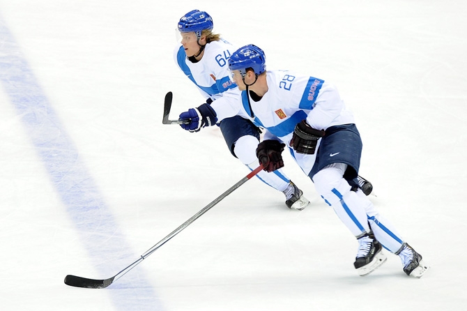 Kaksi kolmasosaa Suomen ykkösketjusta pronssiottelussa: Mikael Granlund ja Lauri Korpikoski. Se kuvasta puuttuva kolmannes oli Teemu Selänne.