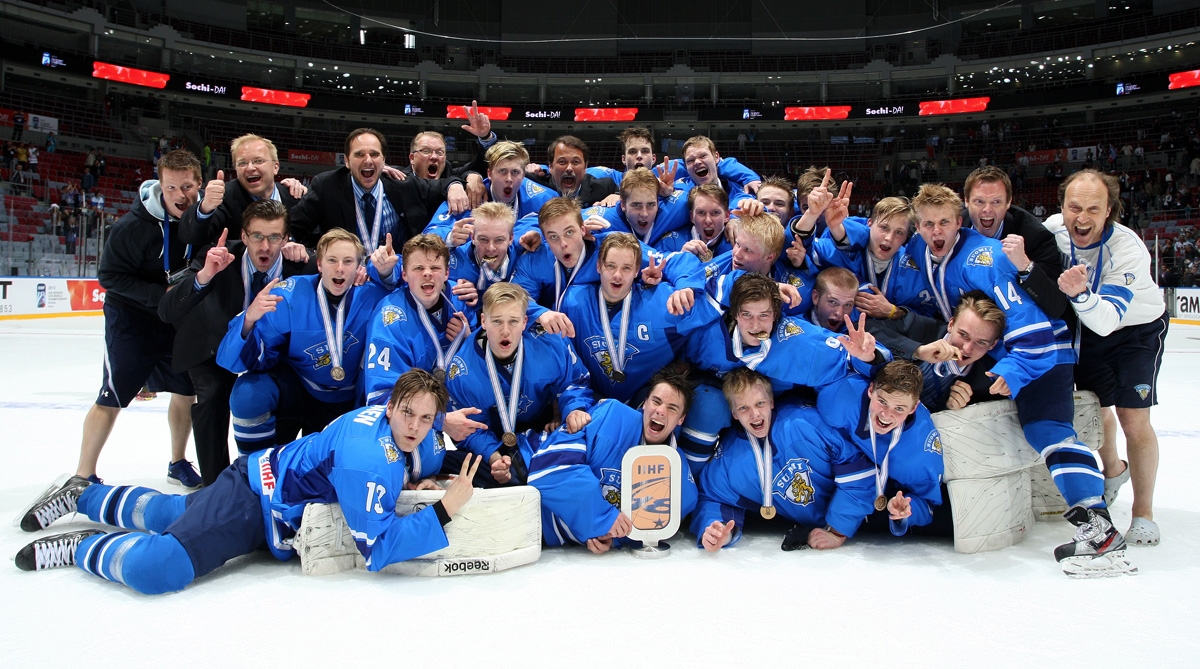 Näin juhlitaan MM-pronssia - Pikkuleijonien railakas mitalikuva!