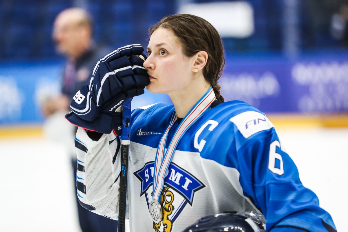 Jenni Hiirikoski MM-turnauksen MVP-pelaaja – Kolme suomalaista tähtikenttään