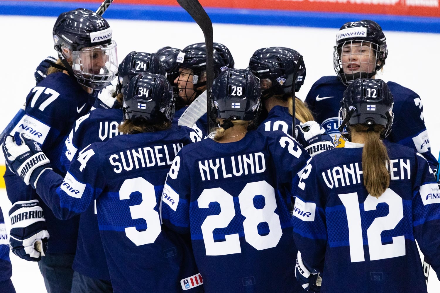 Suomi jatkaa sijalla kolme naisten World Ranking -listalla