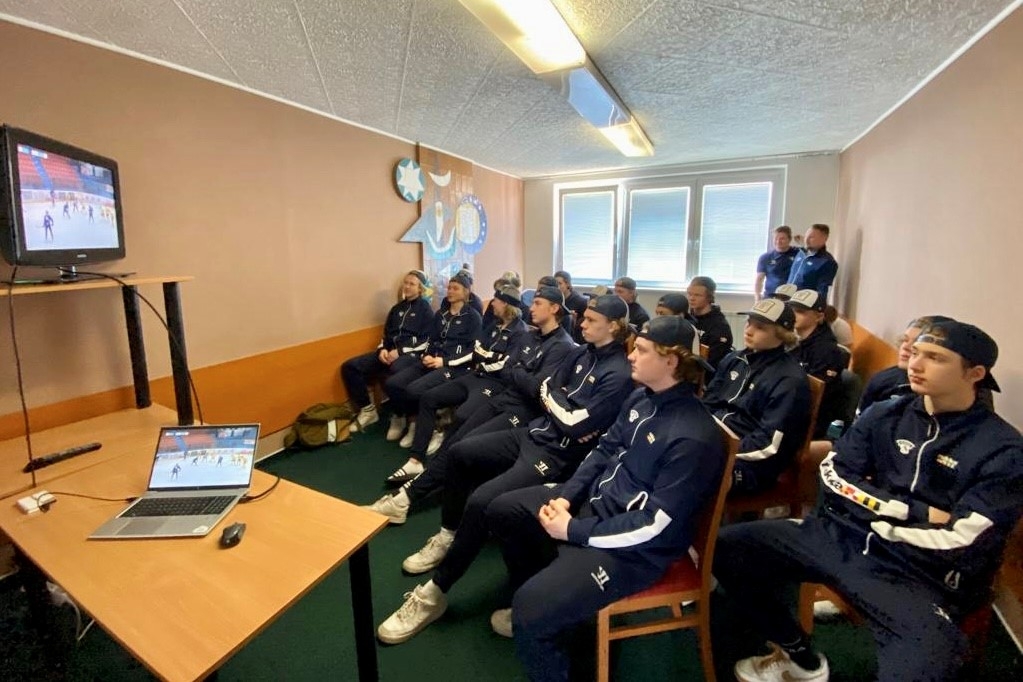 U16 kohtaa turnausisäntä Tshekin klo 19 – Näillä kentällisillä kaukaloon!