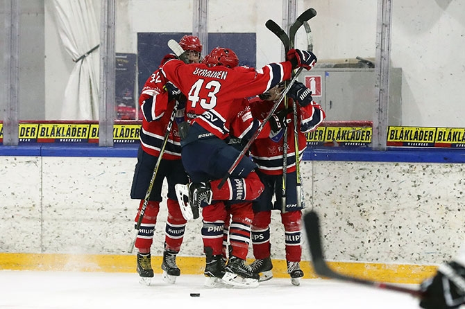C-nuorten SM-sarjan pudotuspelit käynnistyivät - Pelicans ja HIFK avausvoittoihin - Toiset osaottelut sunnuntaina