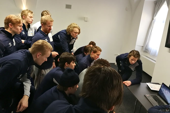 Kovasta taistelusta ei palkintoa Nuorille Leijonille - "Arvokasta kokemusta huipputason pelin temmosta ja kovuudesta"