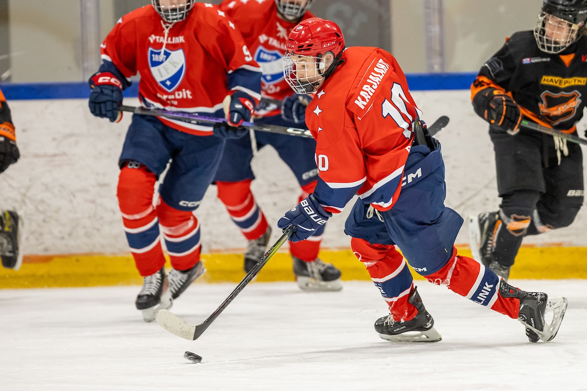 Frans Karjalahti sai kauteen lentävän lähdön.