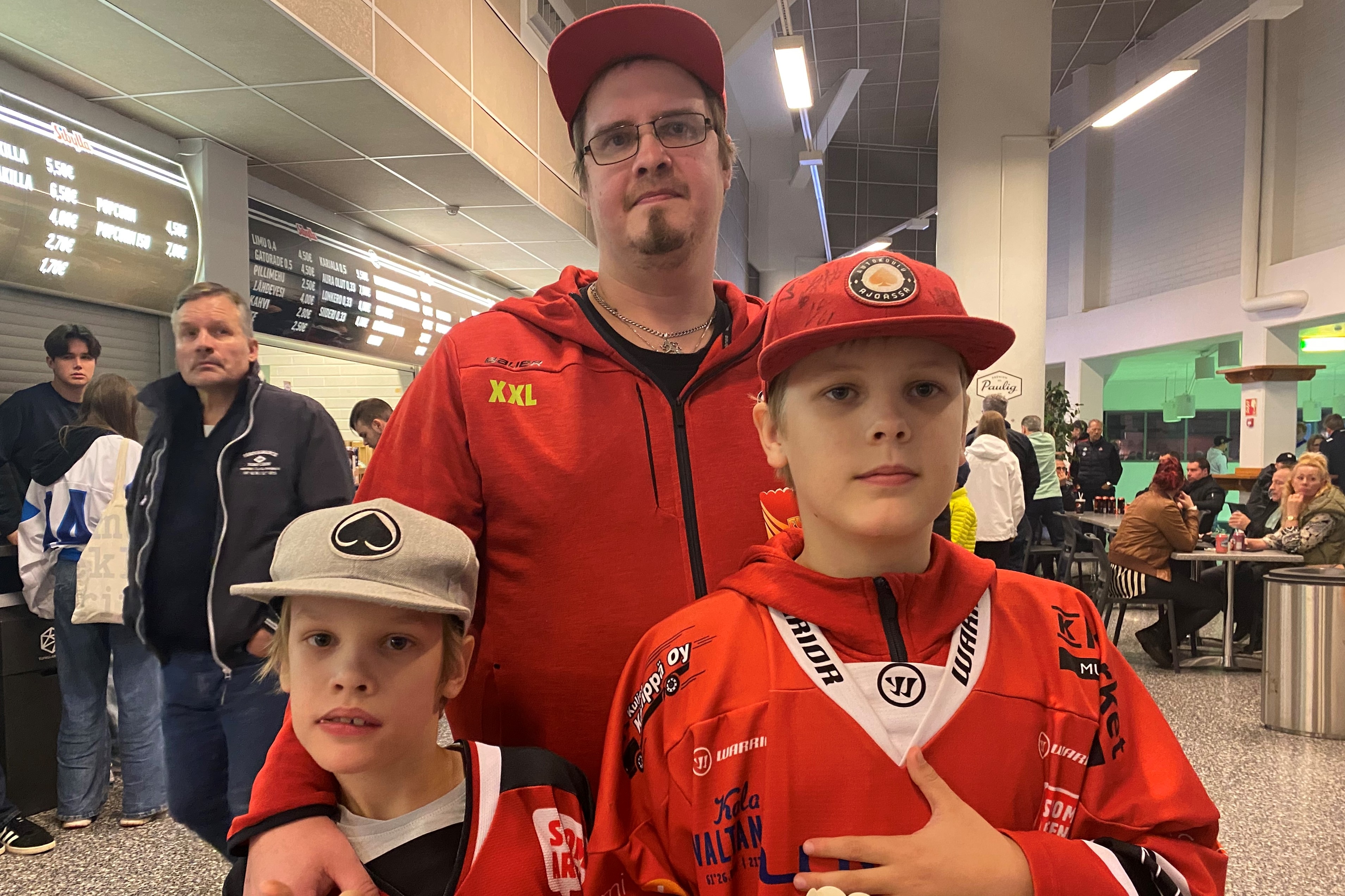 Waltter, Kari ja Vili Ojuri ovat mukana Special Hockey -turnauksessa.