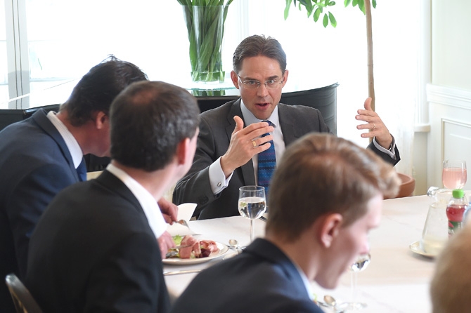 Pääministeri Katainen: "Onnittelut seuratyölle"