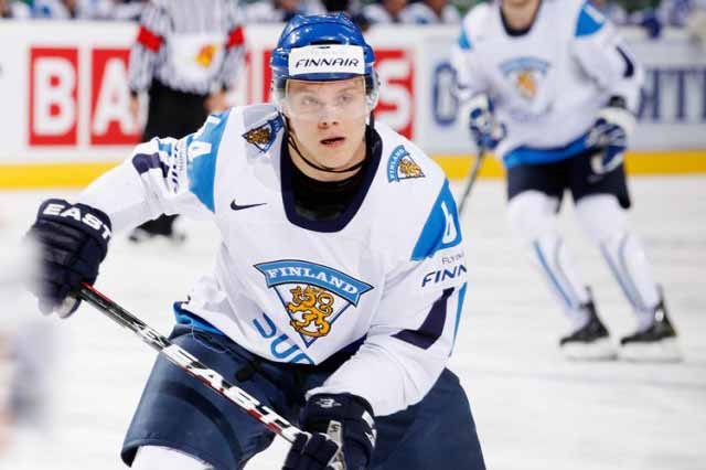 Kultaleijonat tekivät lahjoituksia Suomen Jääkiekkomuseolle!