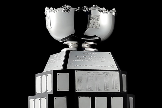 Nuorten SM:n mestarijoukkue on palkittu keväästä 2013 alkaen Legacy Bowl -pokaalilla.