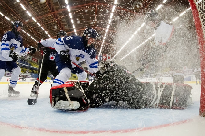 Tyttöleijonat Tshekin kimppuun kello 17:15 - Muutoksia kentällisiin