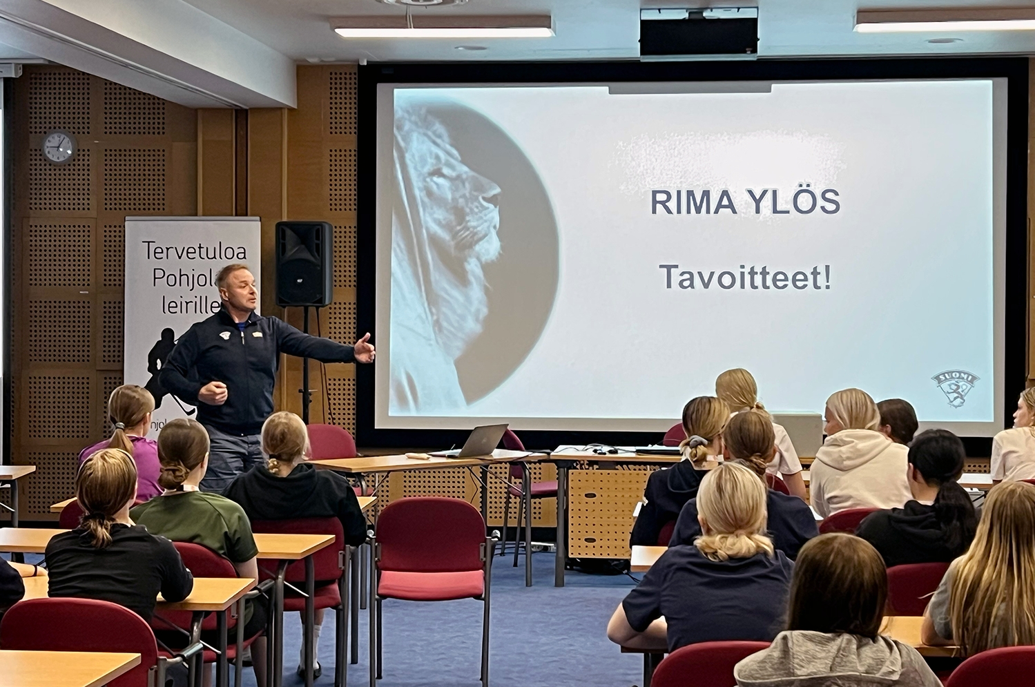 Tyttöjen Pohjola-leirillä vieraillut Juuso Toivola: ”Ole valmis olemaan paras versio itsestäsi muiden kanssa!”