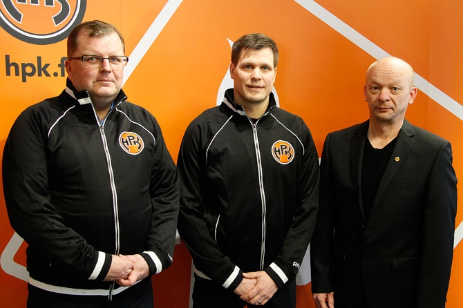 HPK-Juniorijääkiekko ry:n toiminnanjohtaja Marko Rahikainen (vas.), Marko Raita, HPK Liiga Oy:n vt. toimitusjohtaja Timo Virtanen.