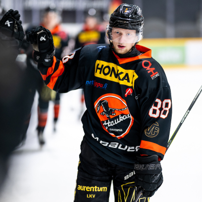 Täysi tupa siivitti Haukat finaaleihin – Posti osui kahdesti ja nousi pörssikärkeen 