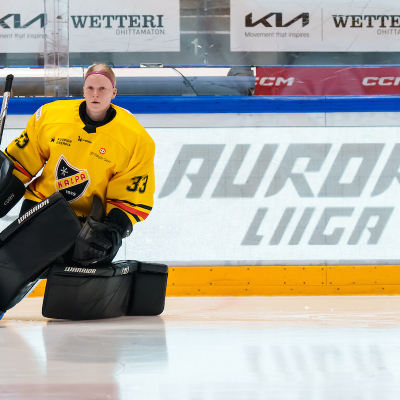 KalPa-vahti Salla Sivula jahtaa vahvaa loppukautta: “Joukkue odottaa jo pudotuspelejä” 