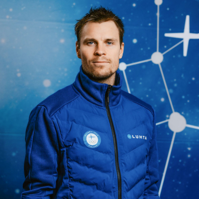 "Iso kunnia päästä kantamaan lippua" – Mikko Lehtonen ja Krista Pärmäkoski Suomen lipunkantajina avajaisissa