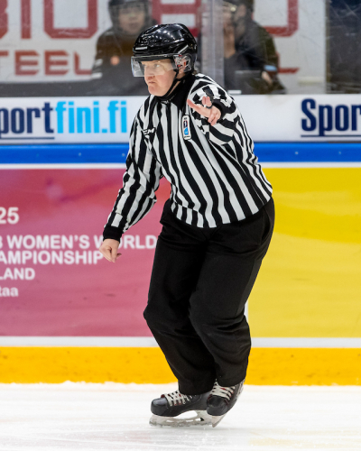 Auroraliigassa pitkään viheltänyt Salla Raitala: ”Myös me teemme virheitä, ihan niin kuin pelaajatkin"
