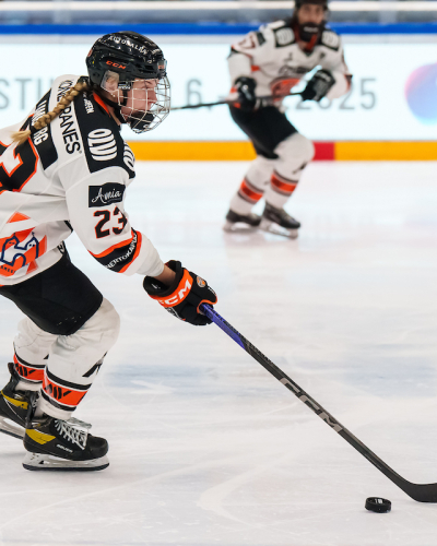 Huippukautta pelaava Eva Lamberg on nyt aiempaa rohkeampi: "Itsevarmuutta on tullut lisää"