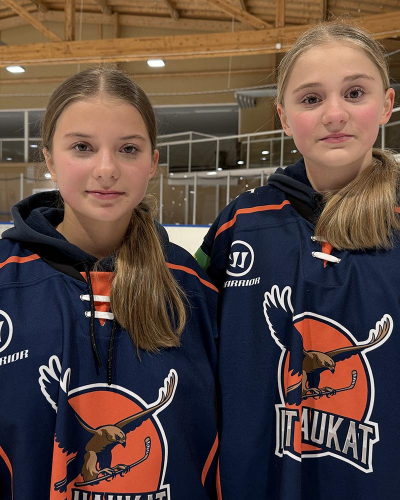 "Täysillä mennään – myös omaa siskoa vastaan" – KJT Haukkojen kaksoset Aada ja Eevi etenevät kohti unelmiaan