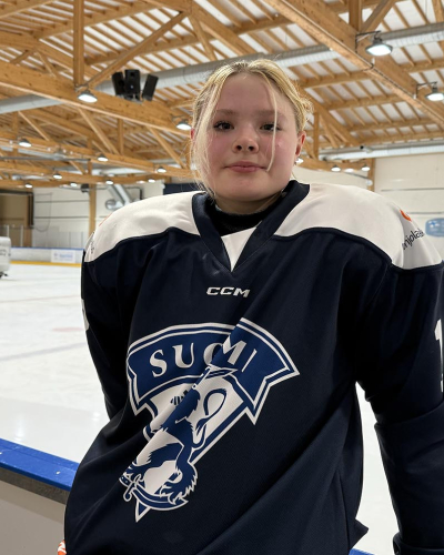 “Kaikki veti täysiä” – Arla Ojalan Nagano-joukkue loisti tyttöjen Pohjola-leirillä ilman yhtään päästettyä maalia