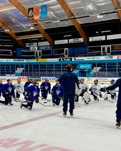 Naisten EHT käyntiin keskiviikkona - Näe Naisleijonat ja muut EHT-joukkueet antamassa olympianäyttöjä Lahdessa ja Hämeenlinnassa