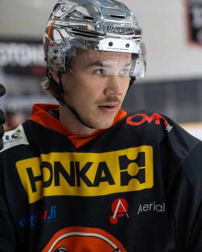 Haukkojen hyökkäävä hyökkääjä Eemil Lampi on tullut ryminällä miesten peleihin: "Vaatimustaso on korkealla"