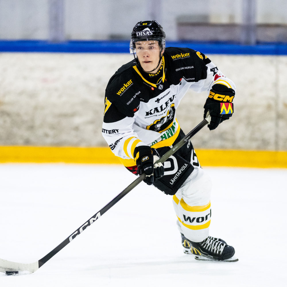 Kärppien Eeli Salovaaralta neljän maalin peli – Ilveksen Eemil Laurellin osumatarkkuus myös kohdallaan