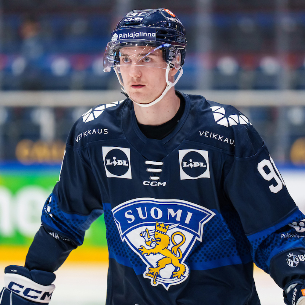 Mäenalanen sivuun A-maajoukkueesta - Petteri Puhakka tilalle