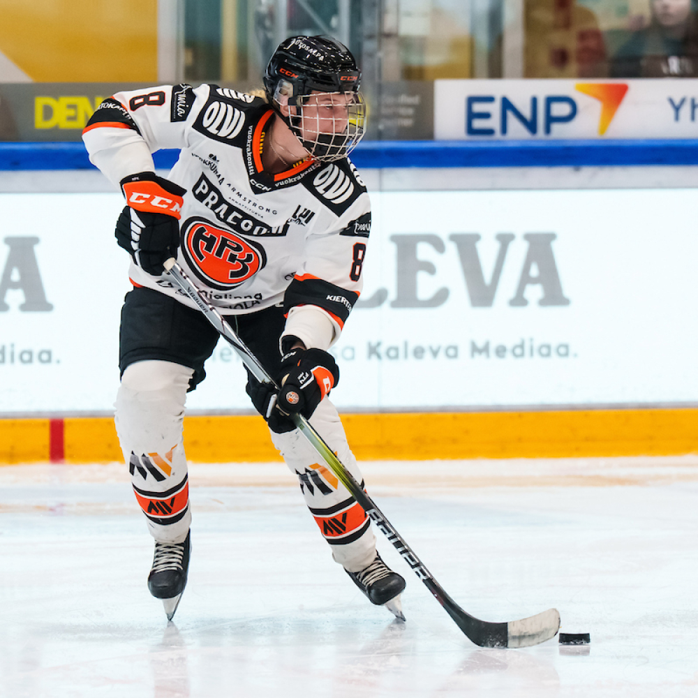 Valkolakin pian saava Tuuli Tallinen viihtyy Hämeenlinnassa: "Olen saanut keskittyä täysillä jääkiekkoon"
