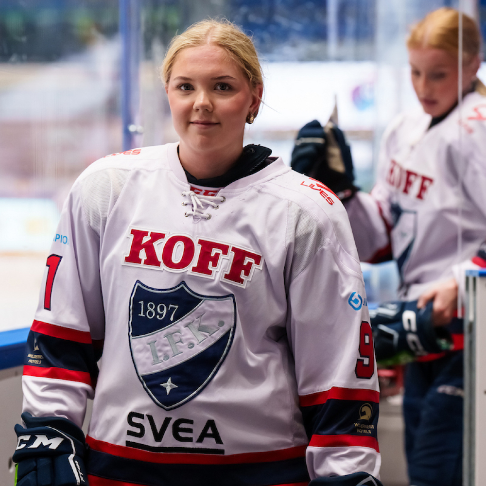 Kiekko-Espoo tyrmäävä Kuopiossa – HPK iski Kärpät-puolivälieräsarjan tasoihin 