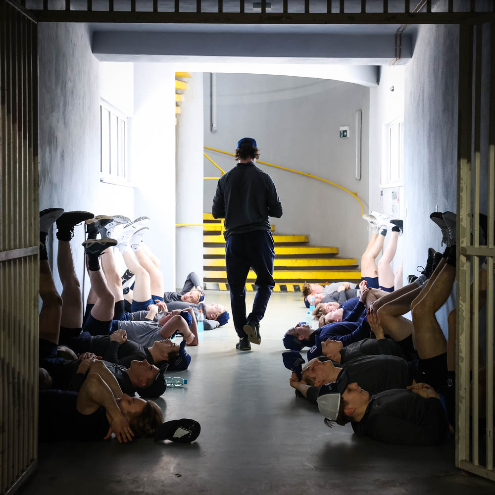 Minkä joukkueen Suomi kohtaa MM-puolivälierissä? –  Videot: Pikkuleijonat harjoituksissa, valmistautuminen Kanada-peliin käy täysillä