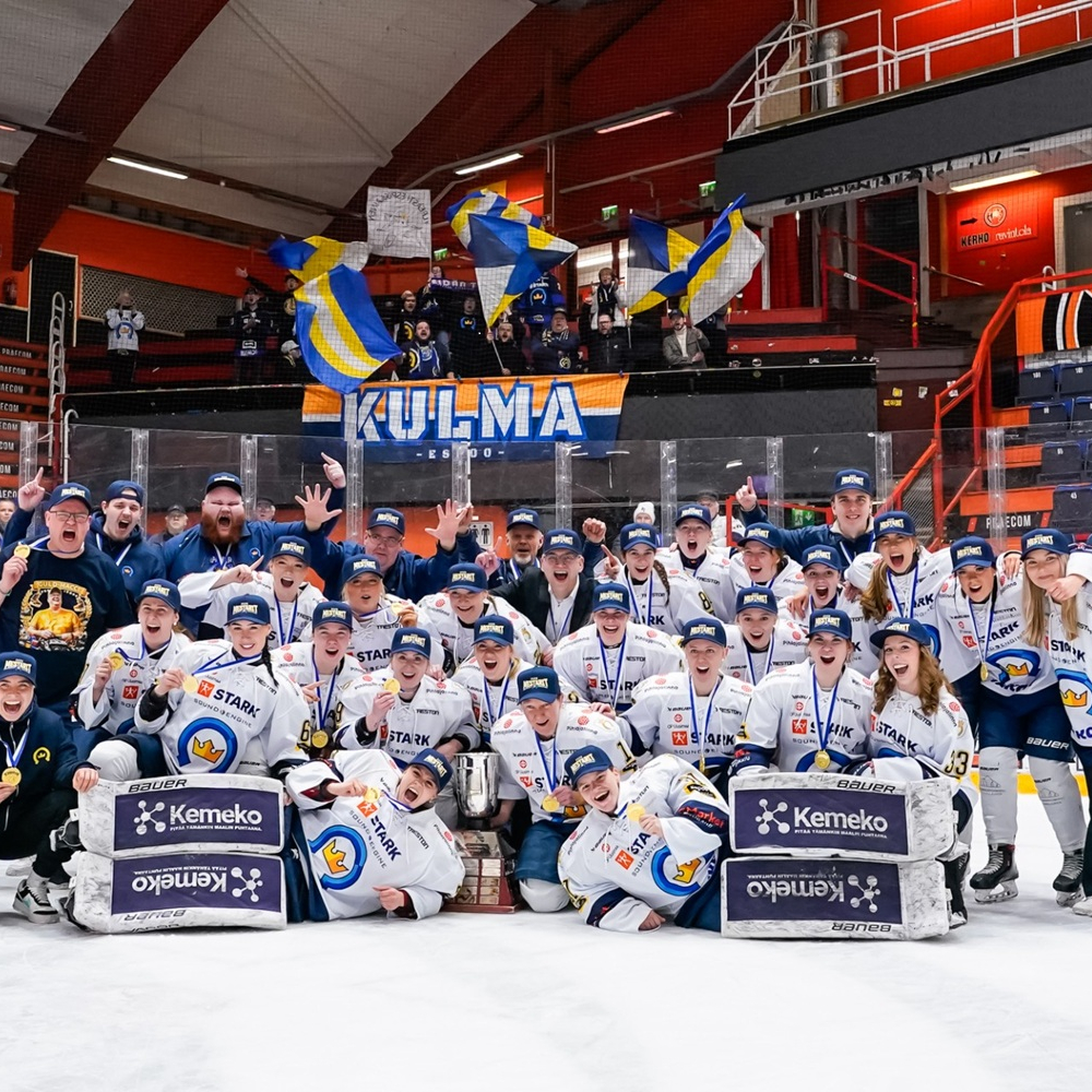 Kiekko-Espoo juhlii mestaruutta – Nuutinen tehoili, Haapaselle kymppi täyteen: “Maistuu kyllä hyvältä”  