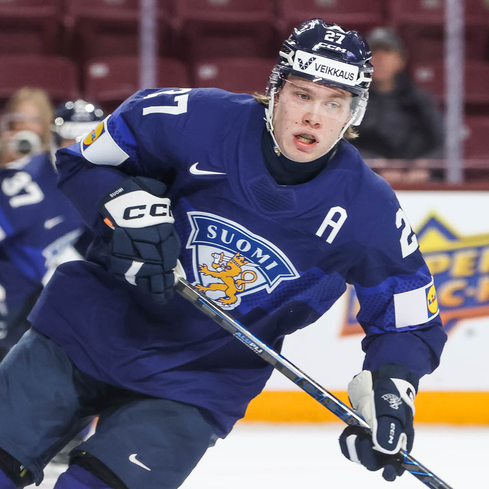 "Tshekki-peliin ihan uudella energialla, eiköhän siitäkin hyvä tule" – Julius Miettinen avasi MM-turnauksensa Latvia-ottelussa