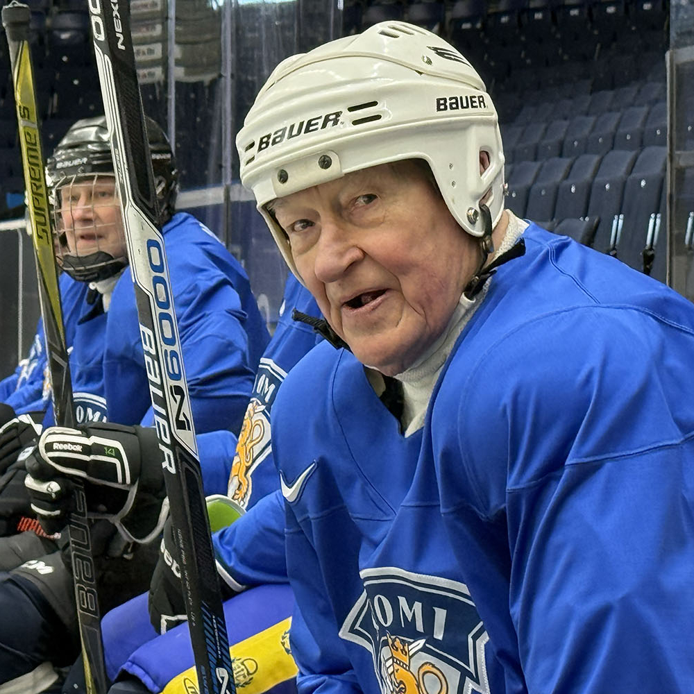 Yli 80-vuotiaiden kiekkokohtaaminen keräsi legendat Hakametsään – Lasse Oksanen: ”Muistellaan vieläkin jäyniä 50 vuoden takaa”
