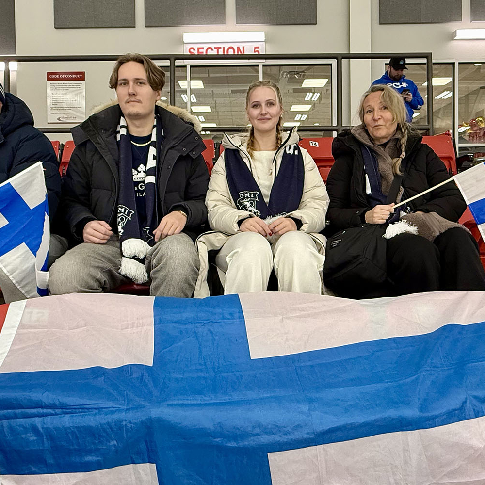 ”Katse vaan eteenpäin” – Stenin perhe seuraa Jannikan MM-pelejä paikan päällä