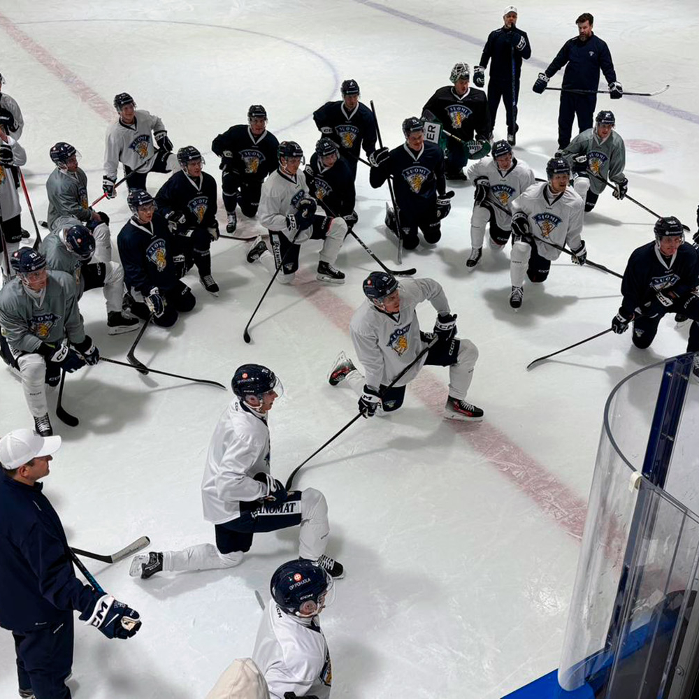 A-maajoukkueen kausi käyntiin torstaina – Lähtöseurajuniorit saattamaan pelaajia, Anttilalle ja Ohtamaalle huomionosoitukset, Suomen olympiapaita julki