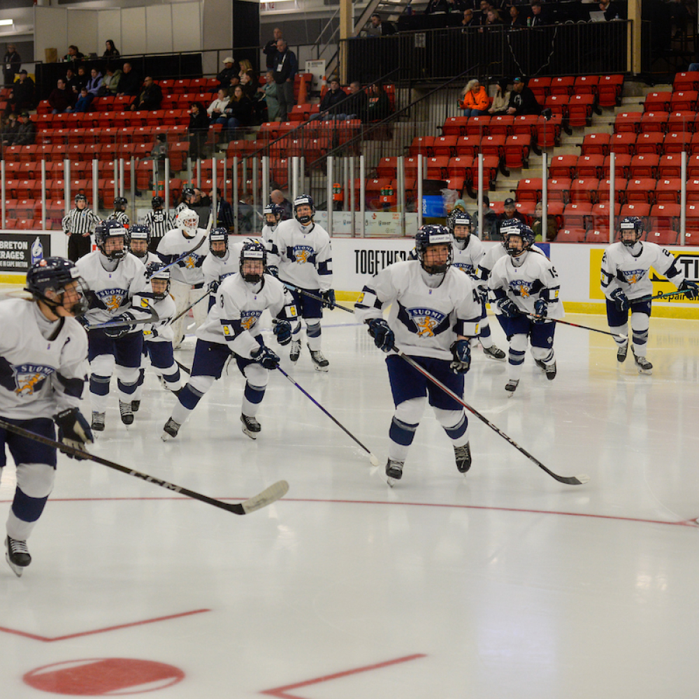 Tyttöleijonat MM-kisojen toiseen peliin klo 19.30 – Suomen kentälliset Slovakiaa vastaan!