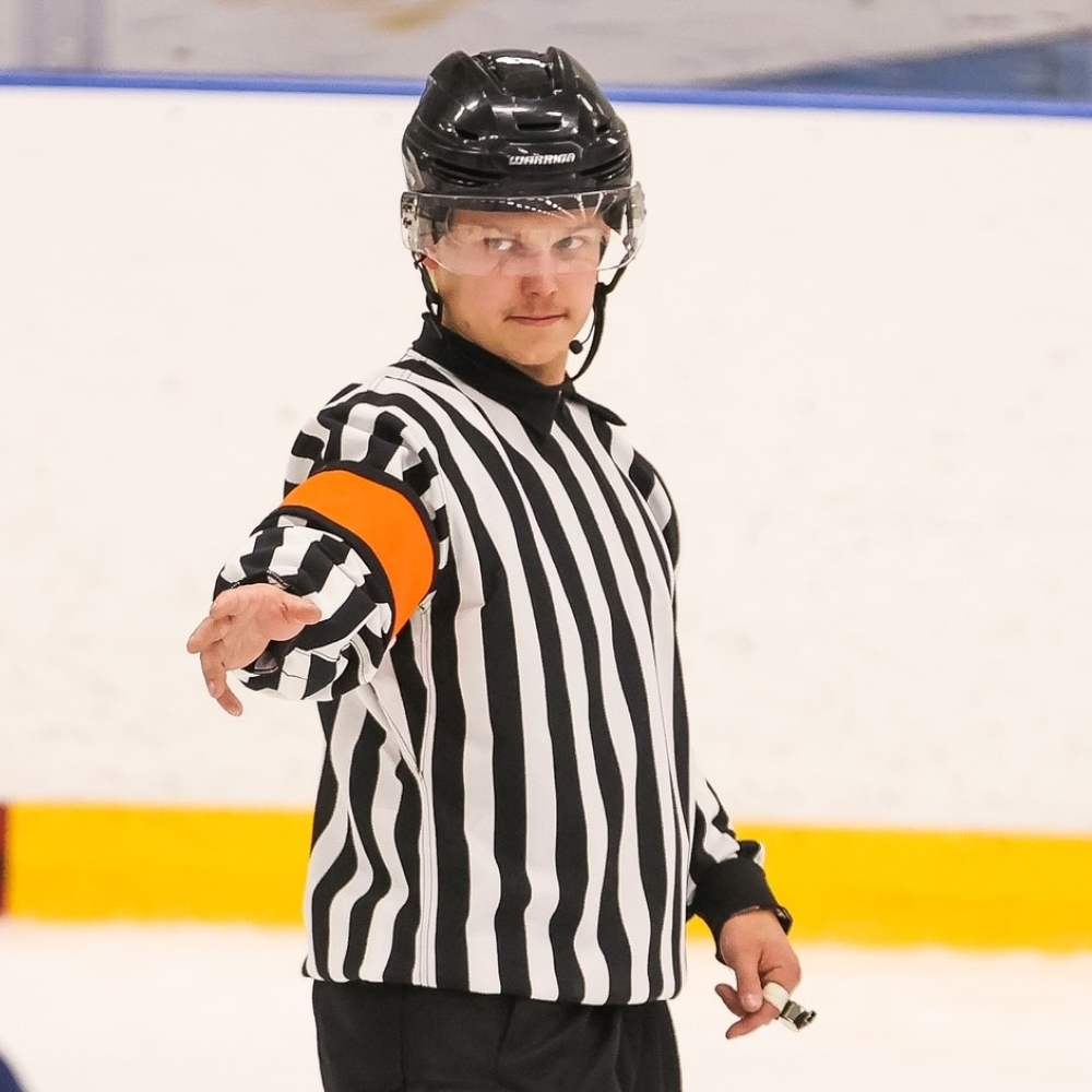 Pelaajasta kaukalon oikeudenjakajaksi – Eetu Rasalahti: ”Ymmärrän nyt, että olisin pelaajana voinut toimia toisin”