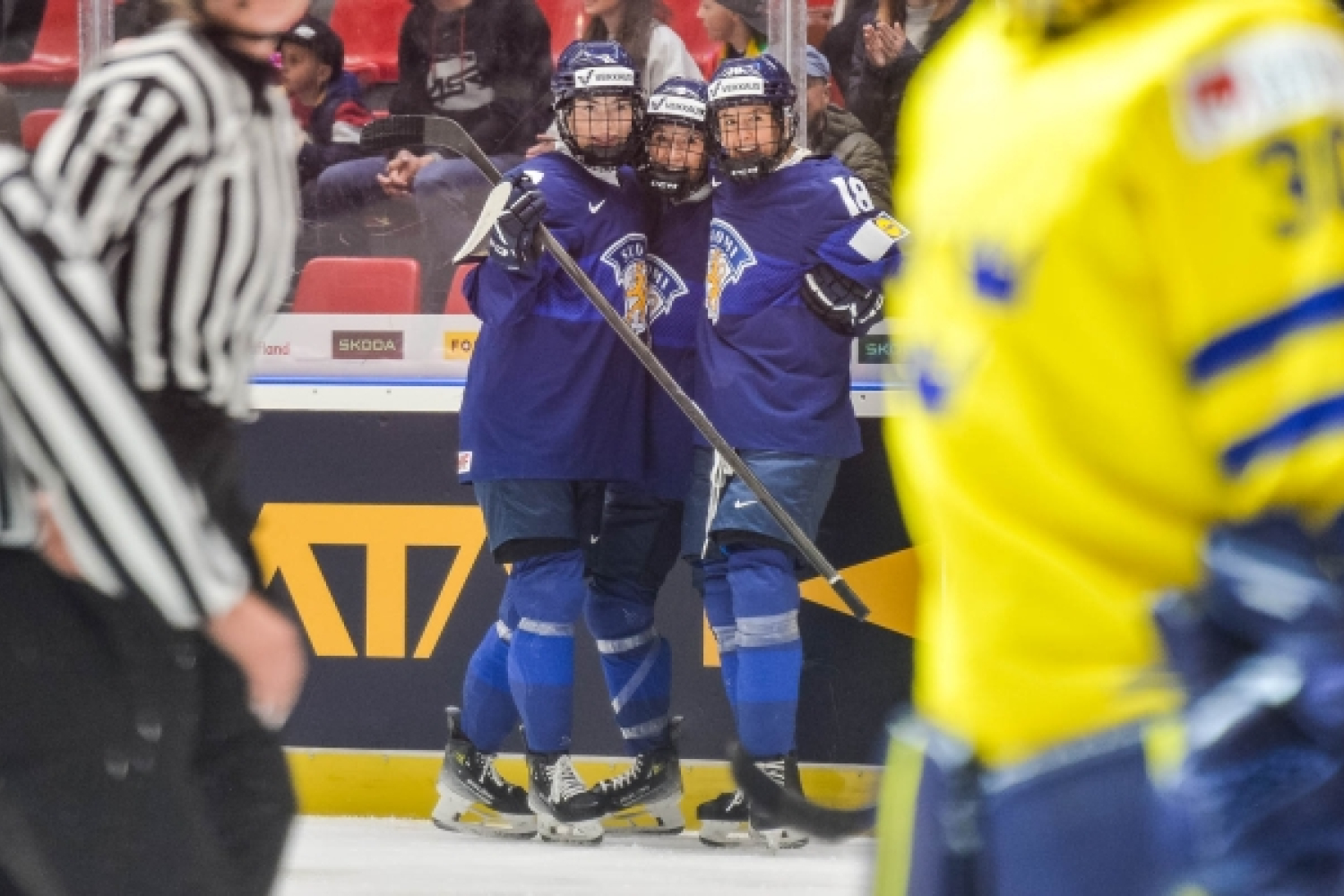 Maalikooste: Suomi rutisti maistuvaan voittoon Ruotsista ja MM-välieriin – Suomen parhaana palkittu Jenniina Nylund: "Nyt nautimme hetken" 