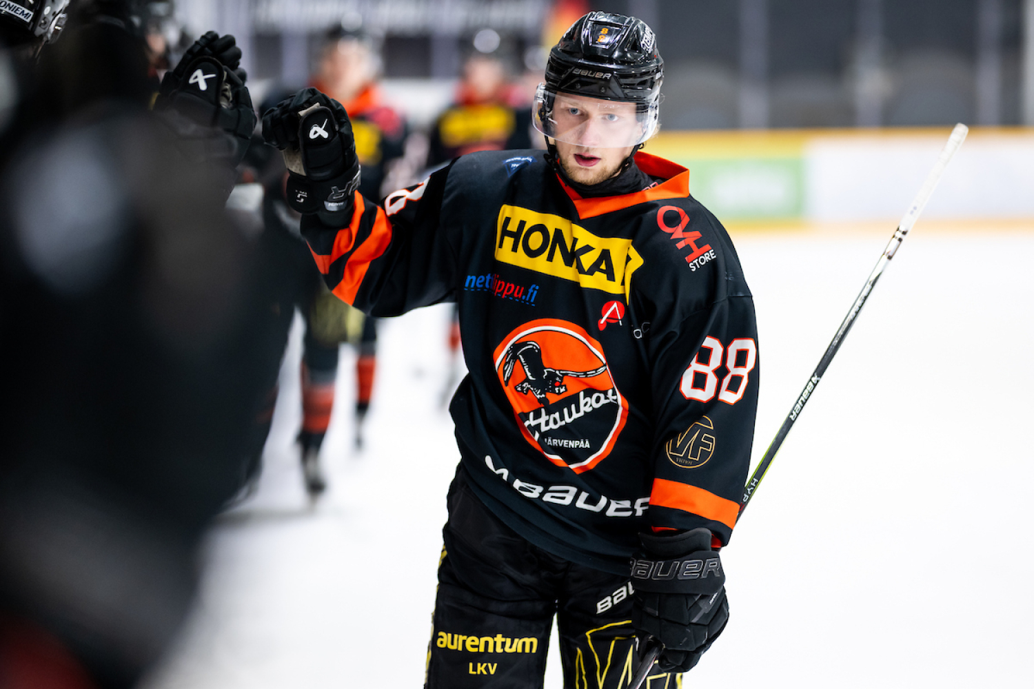 Täysi tupa siivitti Haukat finaaleihin – Posti osui kahdesti ja nousi pörssikärkeen 