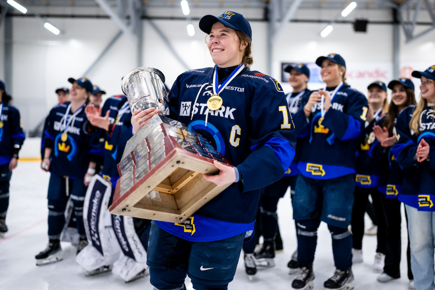 Pelit jäivät, rakkaus lajiin säilyi – Minttu Tuominen viihtyy nyt valmentajana: "Se oli itselleni tosi tärkeä steppi"