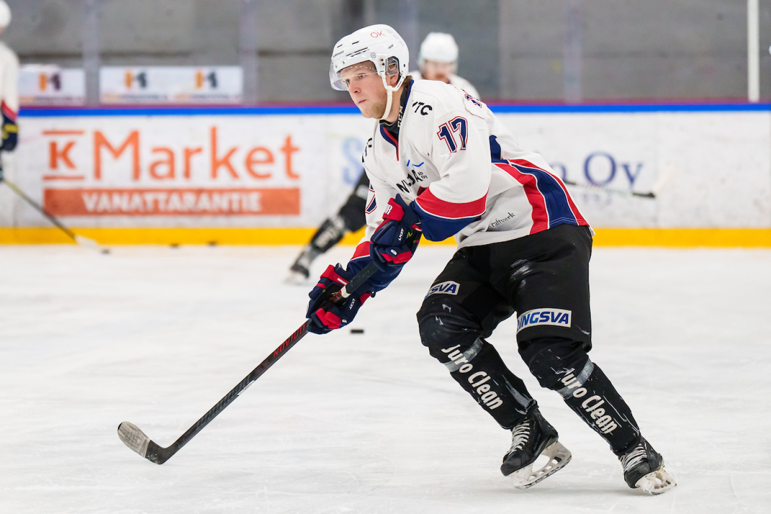 Linus Vesterlund nousi Muik Hockeyn sankariksi – tiukan välieräsarjan ratkaisu siirtyi Järvenpäähän 