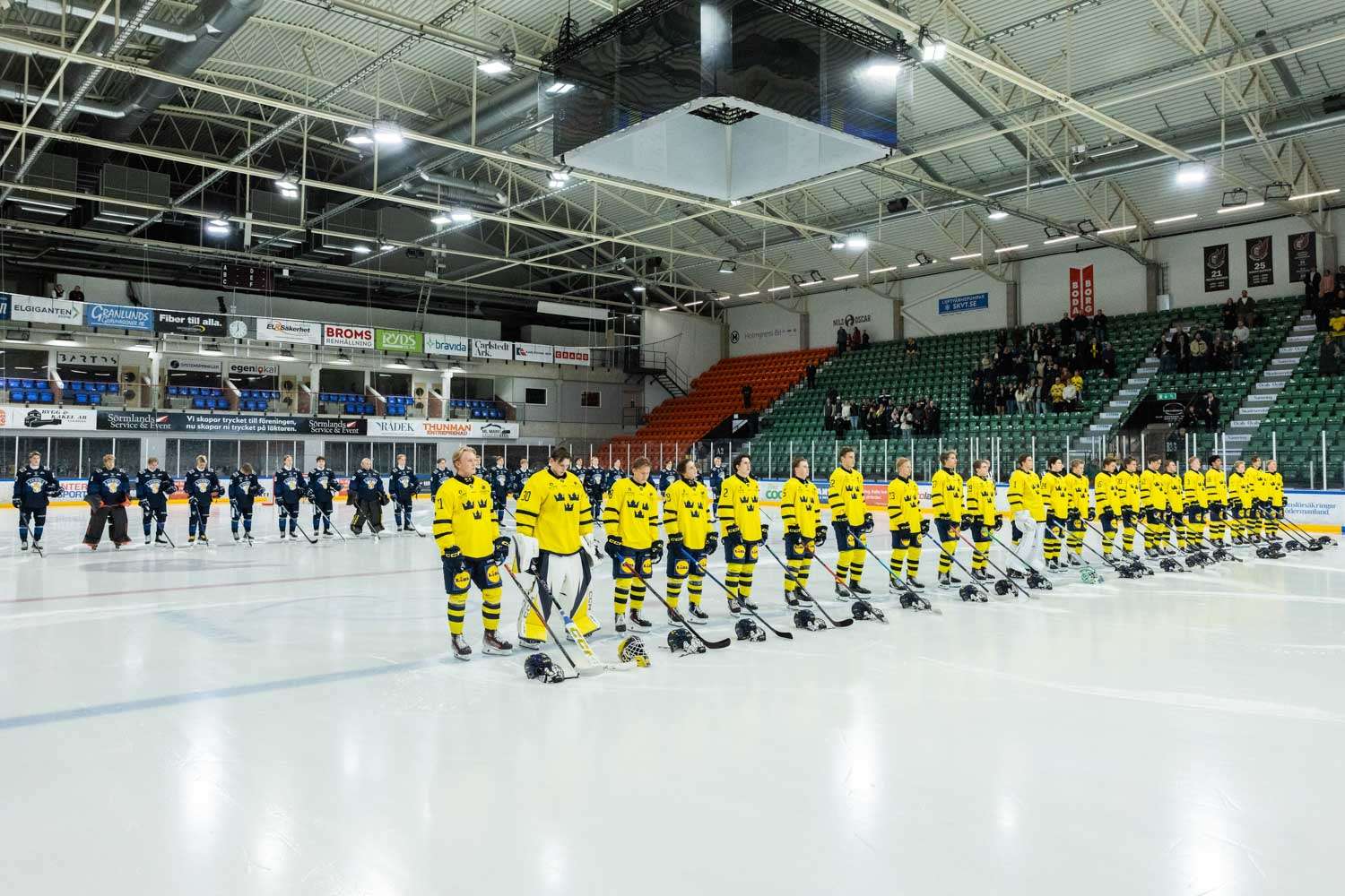 Pelipäivä peruttu! Erikoinen tilanne Leijonissa, sunnuntain maaotteluita ei pelata
