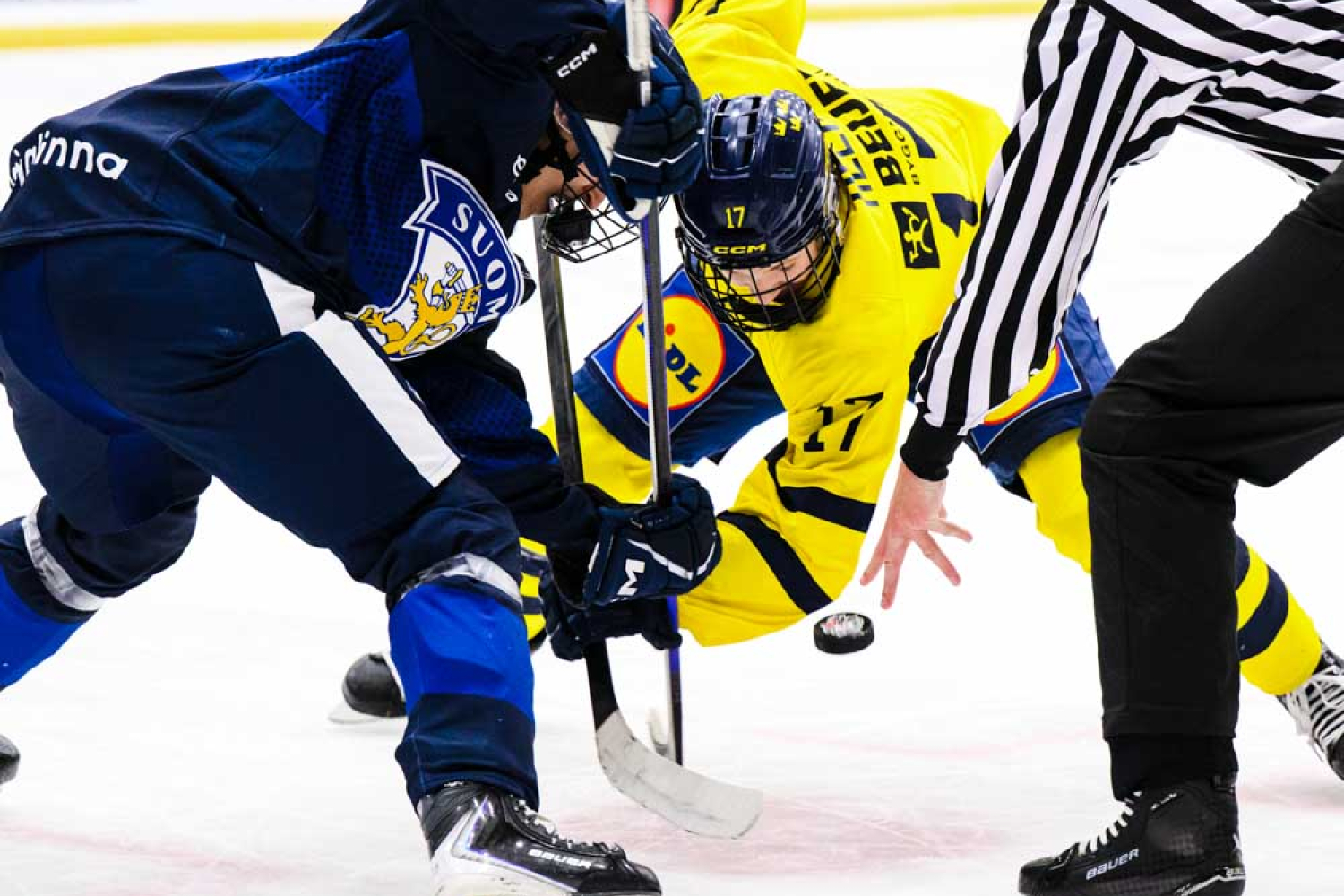 U17 sai kokemusta kapeasta kaukalosta: "Todella paljon kamppailupelaamista" – Päävalmentaja Kauppisen arvio World Challengesta