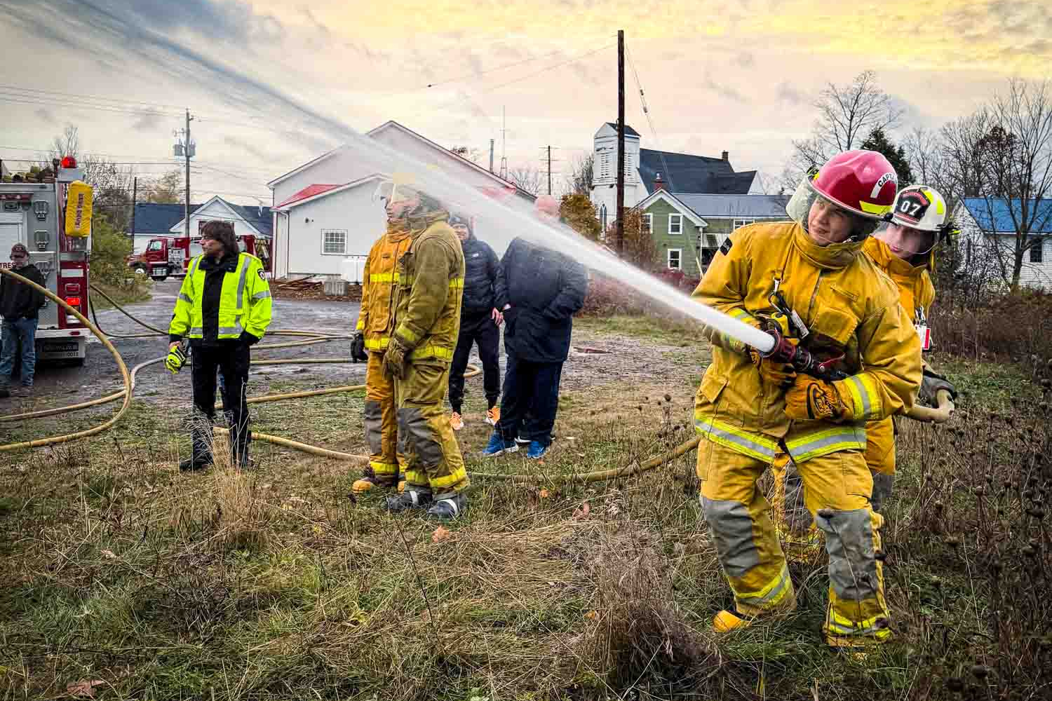 Pelaajasta pelastajaksi? U17 testasi välipäivänä taitojaan palomiehinä – World Challenge -puolivälieräottelu torstaina